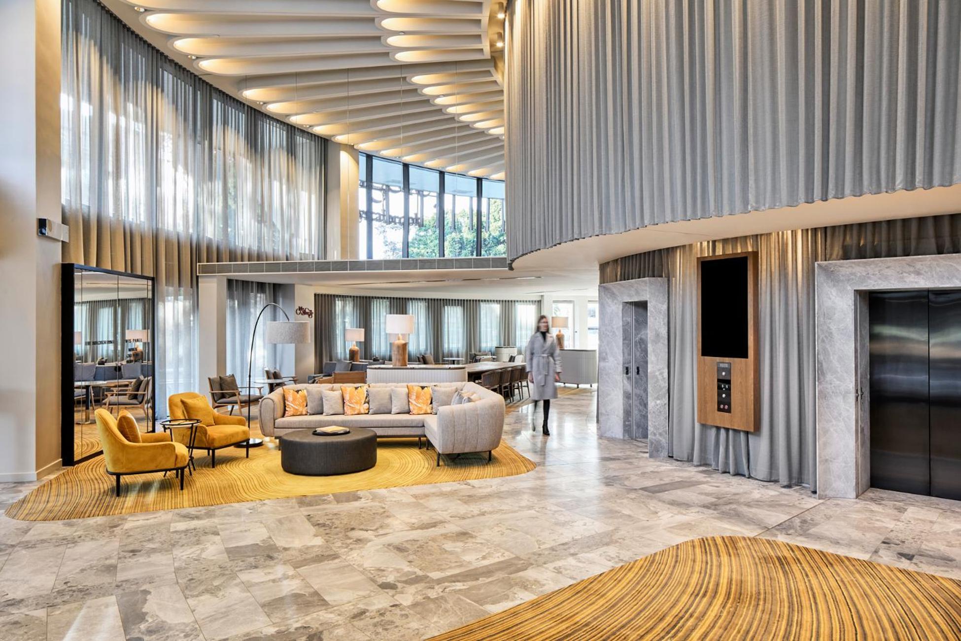 金斯利水晶溪酒店 纽卡斯尔 外观 照片 The lobby of the hotel