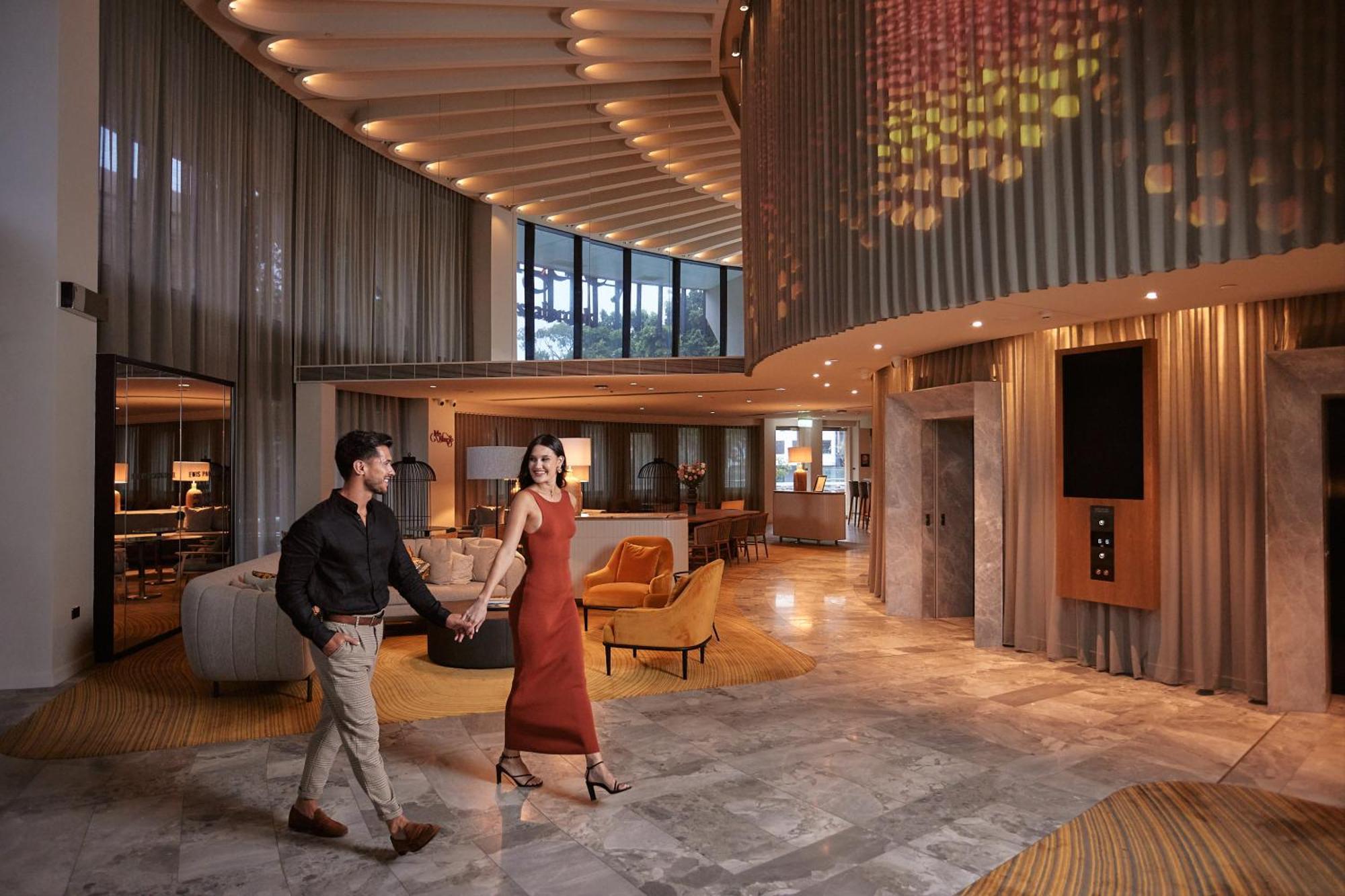 金斯利水晶溪酒店 纽卡斯尔 外观 照片 The lobby of the hotel