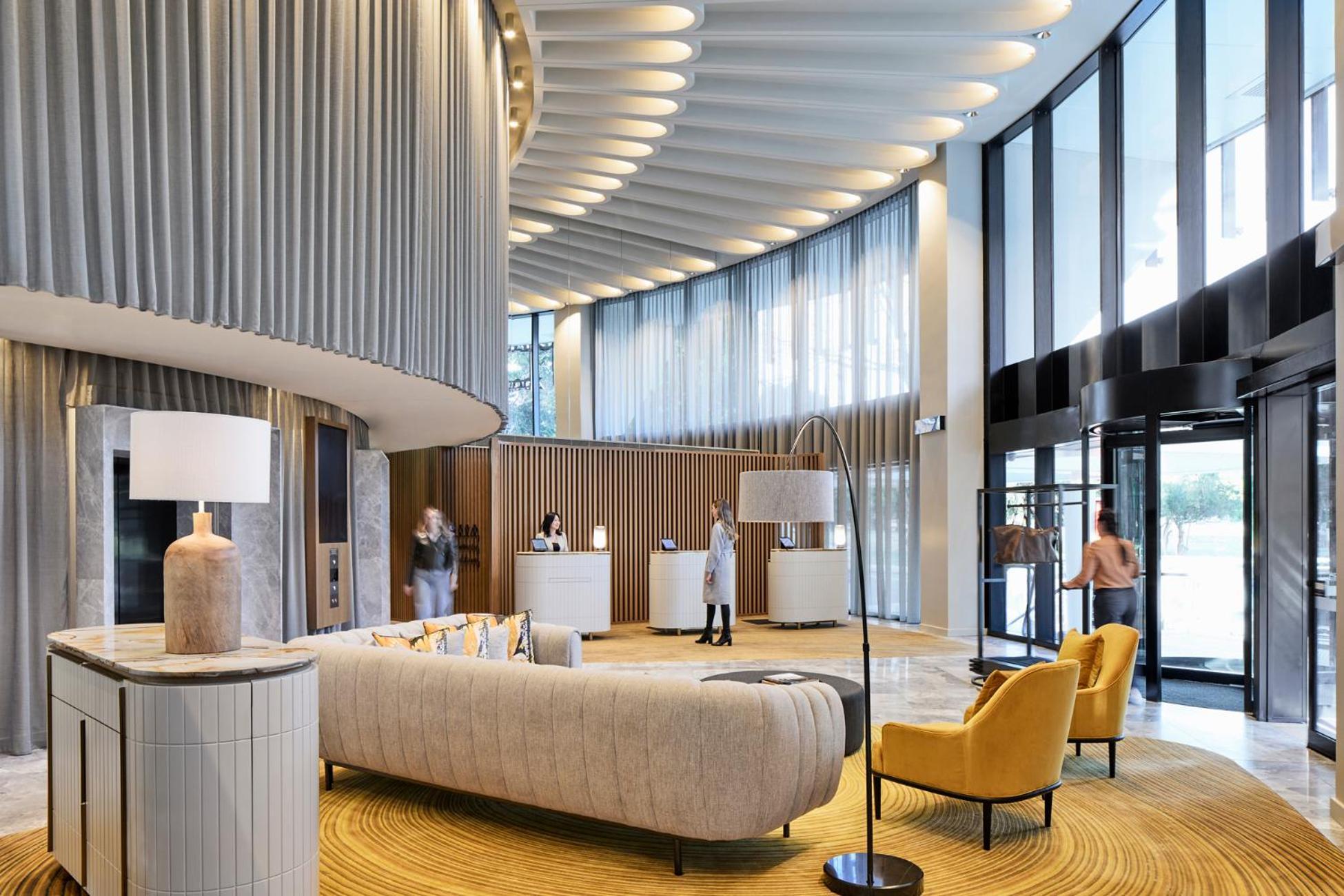 金斯利水晶溪酒店 纽卡斯尔 外观 照片 The lobby of the hotel